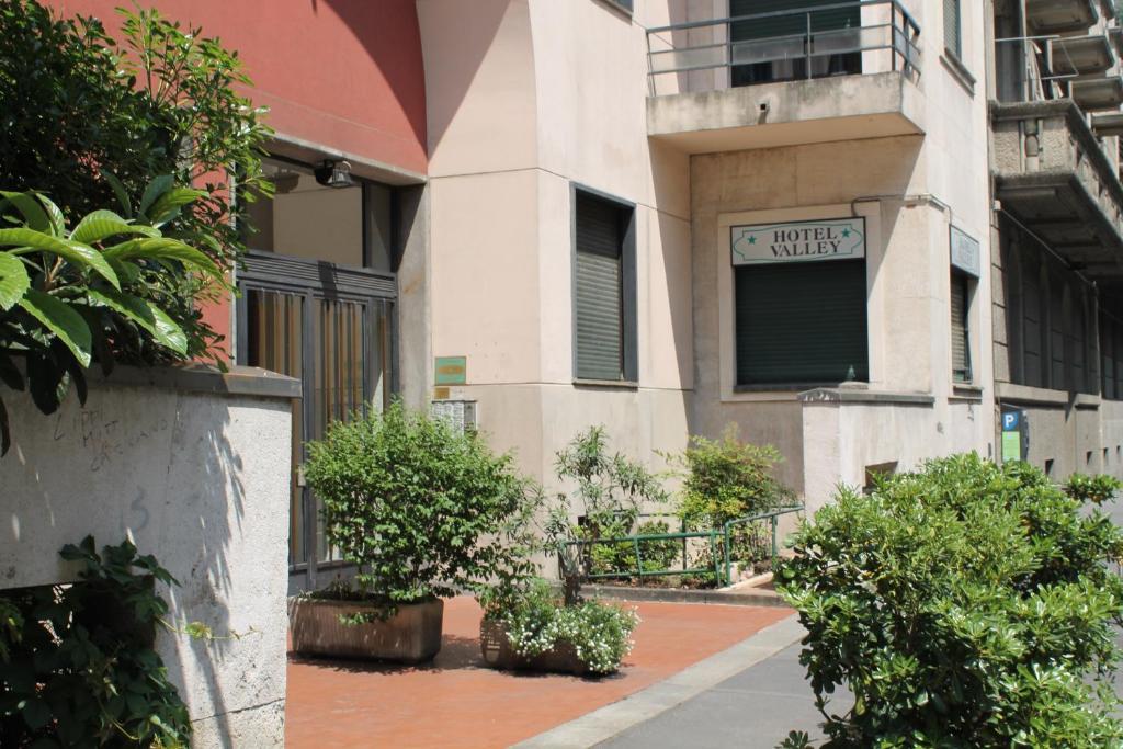Hotel Valley Milan Exterior photo